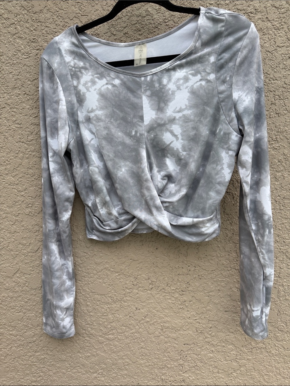 Gray Tie-Dye Twist-Front Long Sleeve Crop Top